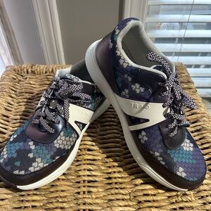 Traq by Alegria Women’s Purple and Teal Athletic Shoes size 7.5 (38)